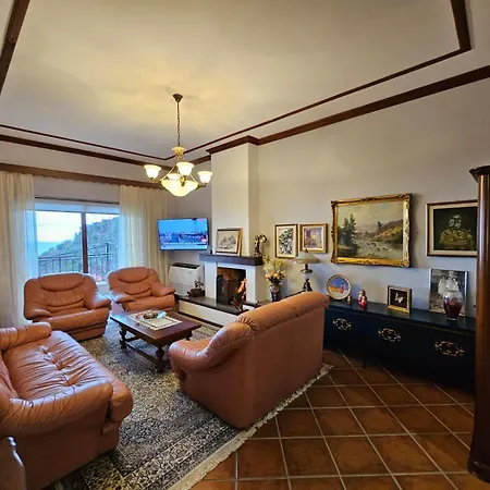 Dani Near Castle And Old Bazar *