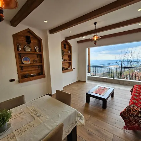 Dani Near Castle And Old Bazar فيلة