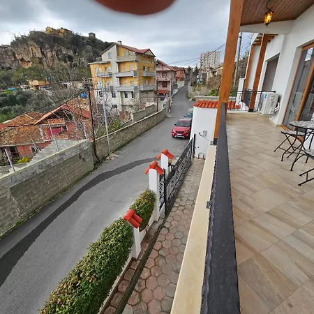 Dani Near Castle And Old Bazar Krujë