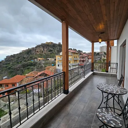 Dani Near Castle And Old Bazar فيلة